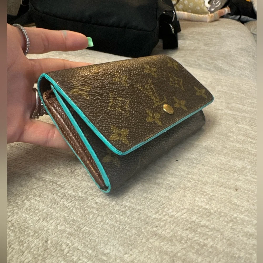 Hand painted LV wallets. 2 separate - Picture 10 of 16